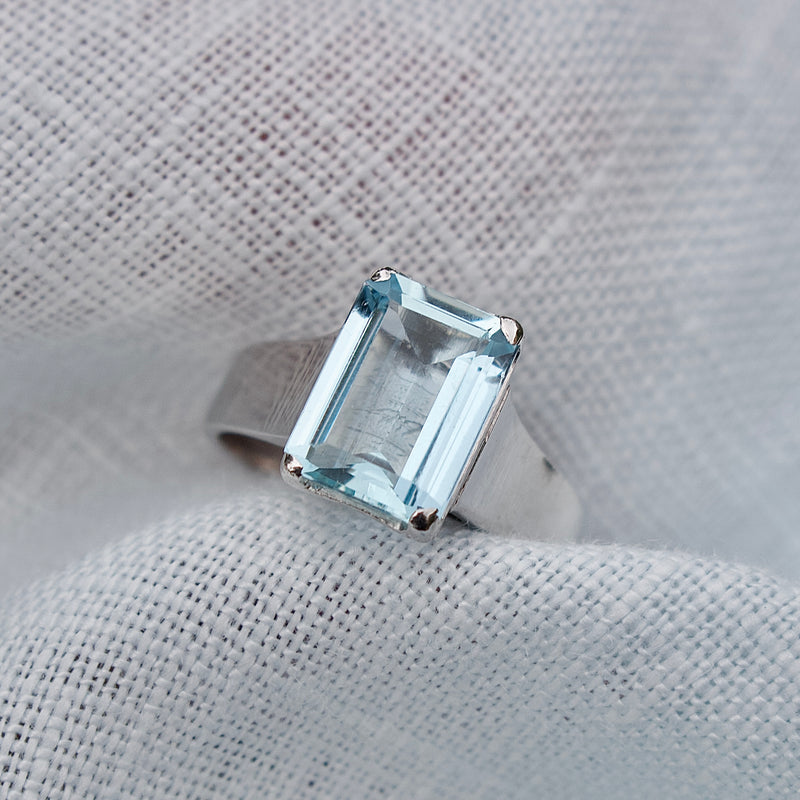 18ct and Palladium Aquamarine Solitaire Ring