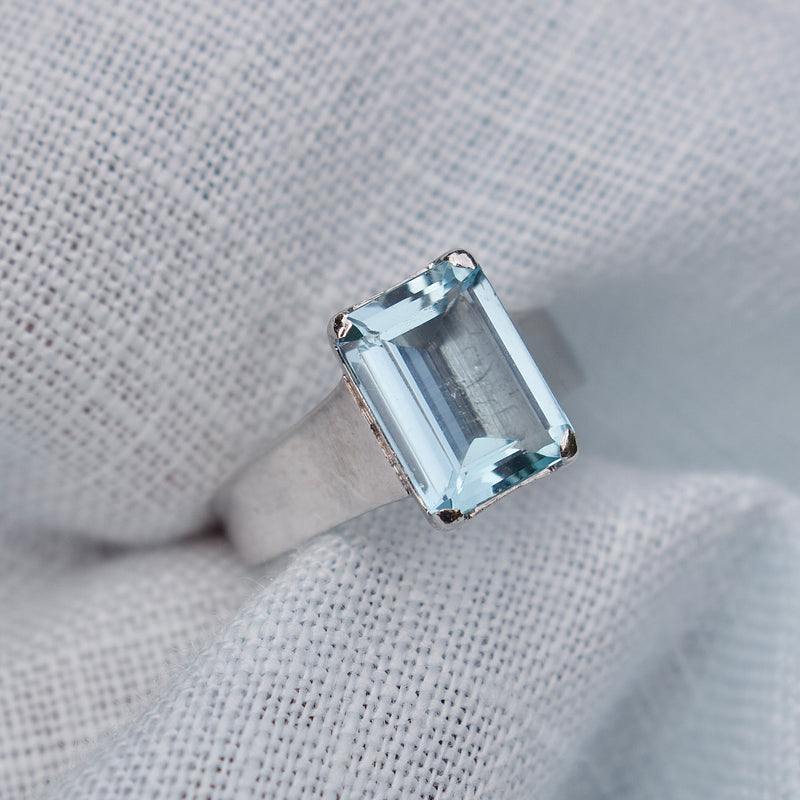 18ct and Palladium Aquamarine Solitaire Ring