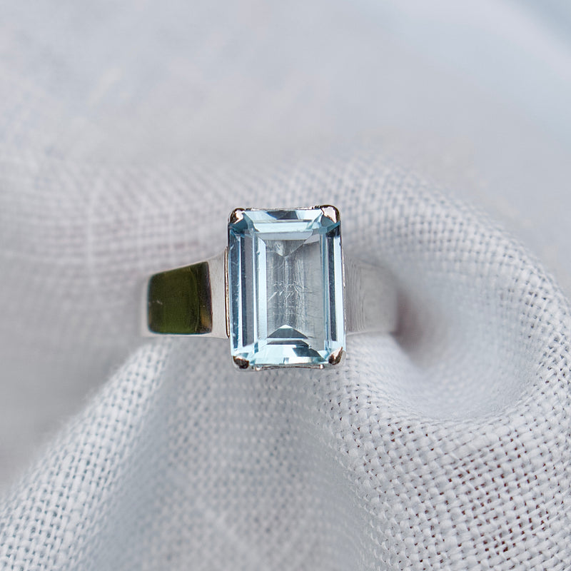 18ct and Palladium Aquamarine Solitaire Ring