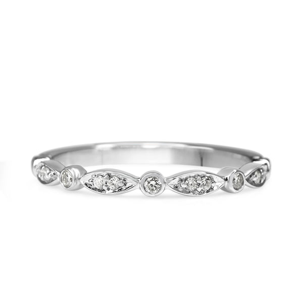 9ct White Gold Vintage Style Diamond Band Ring