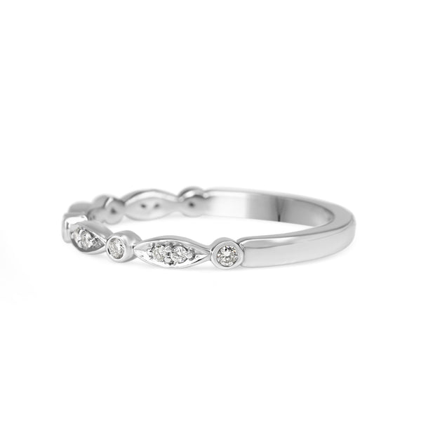 9ct White Gold Vintage Style Diamond Band Ring