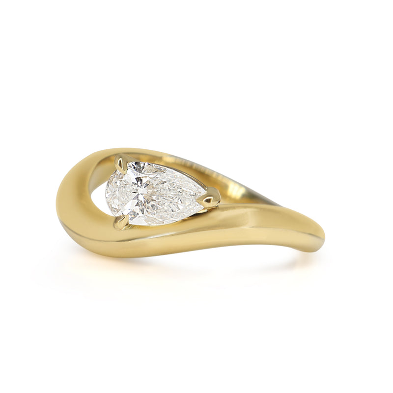 18ct Yellow Gold East West Pear Diamond Twist Diamond Ring