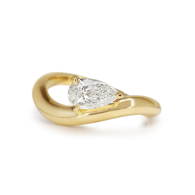 18ct Yellow Gold East West Pear Diamond Twist Diamond Ring