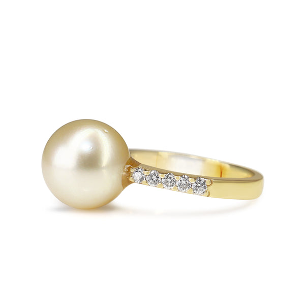 18ct Yellow Gold South Sea 10.5mm Pearl and Diamond Ring