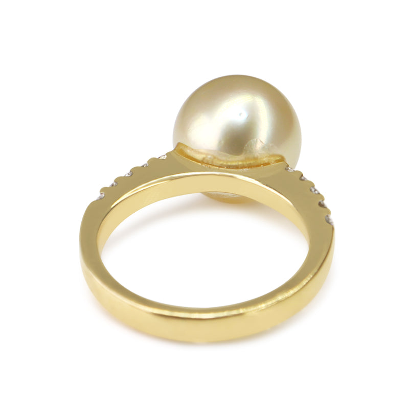 18ct Yellow Gold South Sea 10.5mm Pearl and Diamond Ring