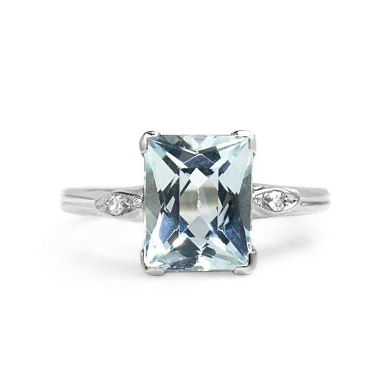 10ct White Gold Aquamarine and Diamond Ring – BURLINGTON